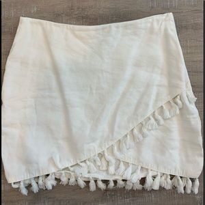 Cute, tasseled mini skirt!